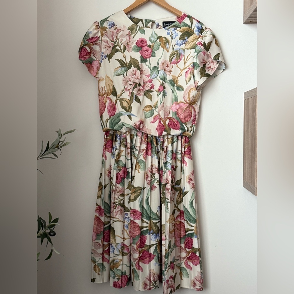 Jenny Petites Vintage 1980s Drop Waist
Floral Dress with Shoulder Pads Size 14